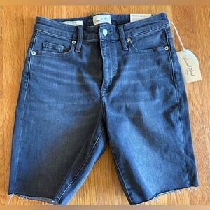 Universal Thread High Rise Bermuda Dark Gray Shorts Women’s Size 4 NWT